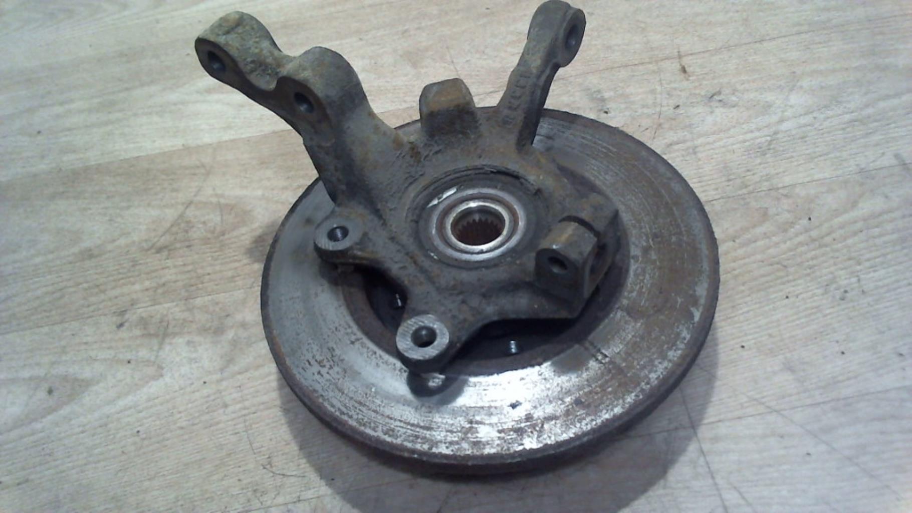 Moyeu avant droit RENAULT CLIO 2 PHASE 1 Essence - 1