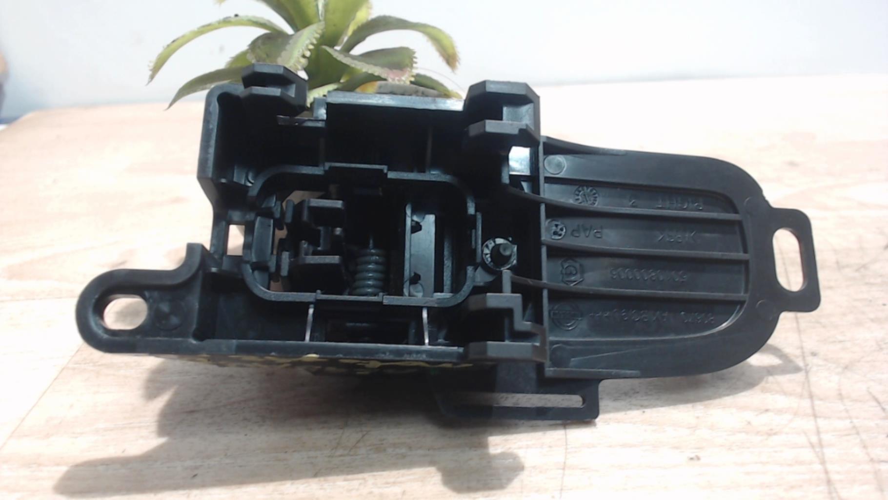 Poignee interieur avant droit NISSAN NOTE 1 PHASE 1 Diesel - 1