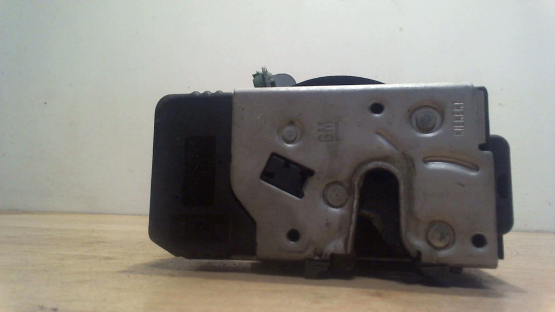 Serrure avant droit OPEL CORSA C PHASE 2 Essence - 1