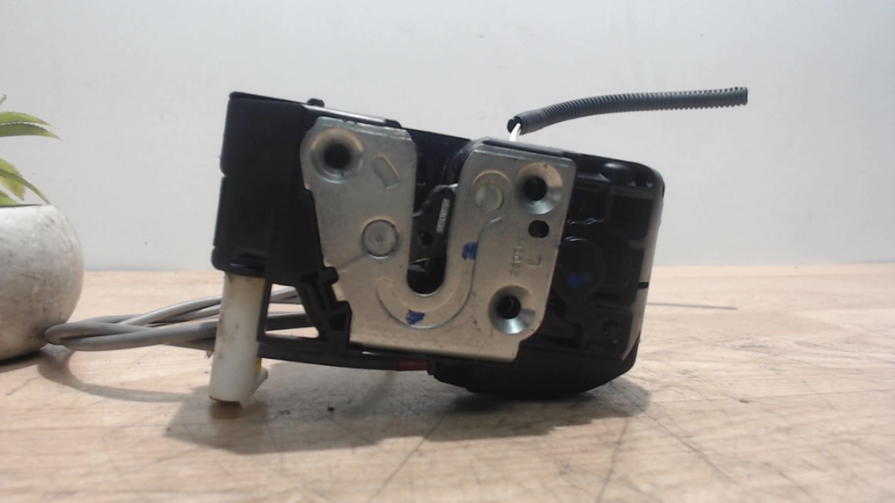 Serrure avant gauche NISSAN NOTE 1 PHASE 1 Diesel - 1