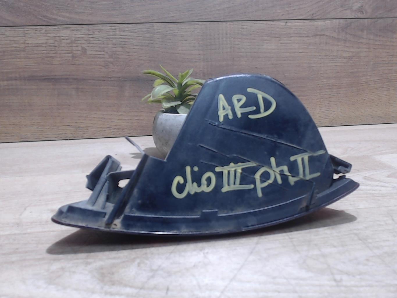 Anti brouillard arriere droit RENAULT CLIO 2 PHASE 2  - 1