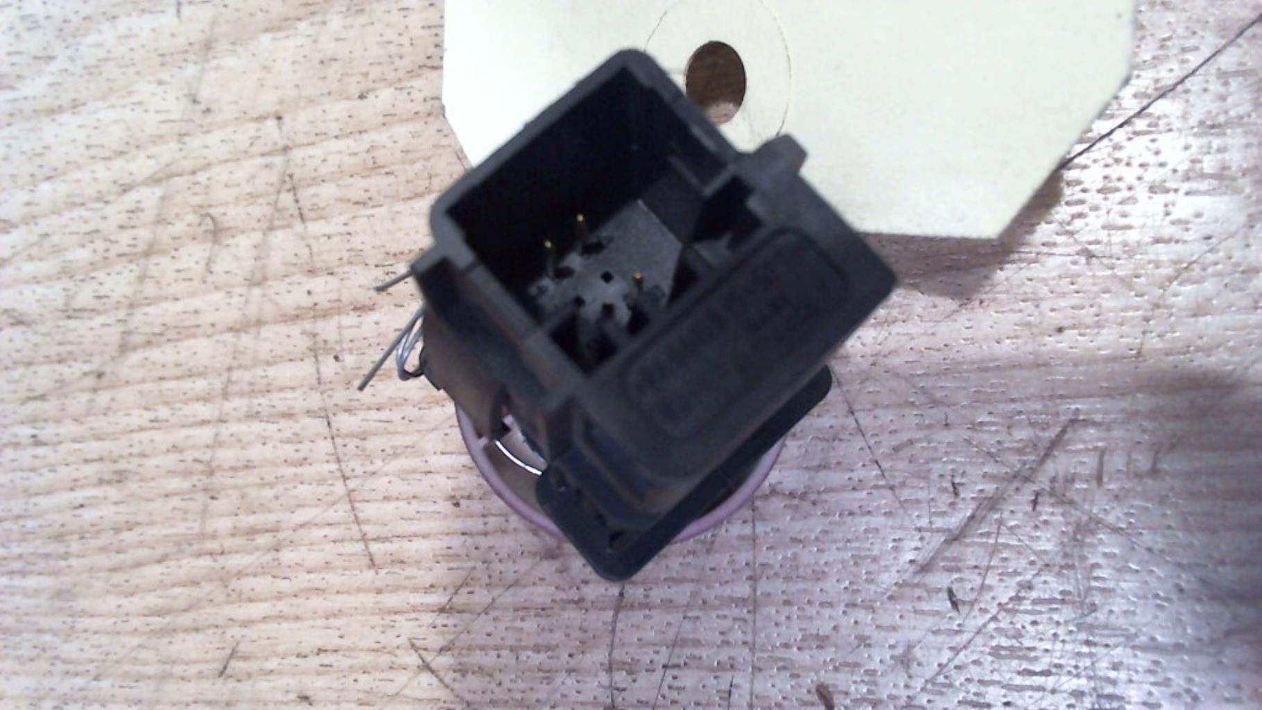 Bouton de warning PEUGEOT PARTNER 1 PHASE 2 Diesel - 1