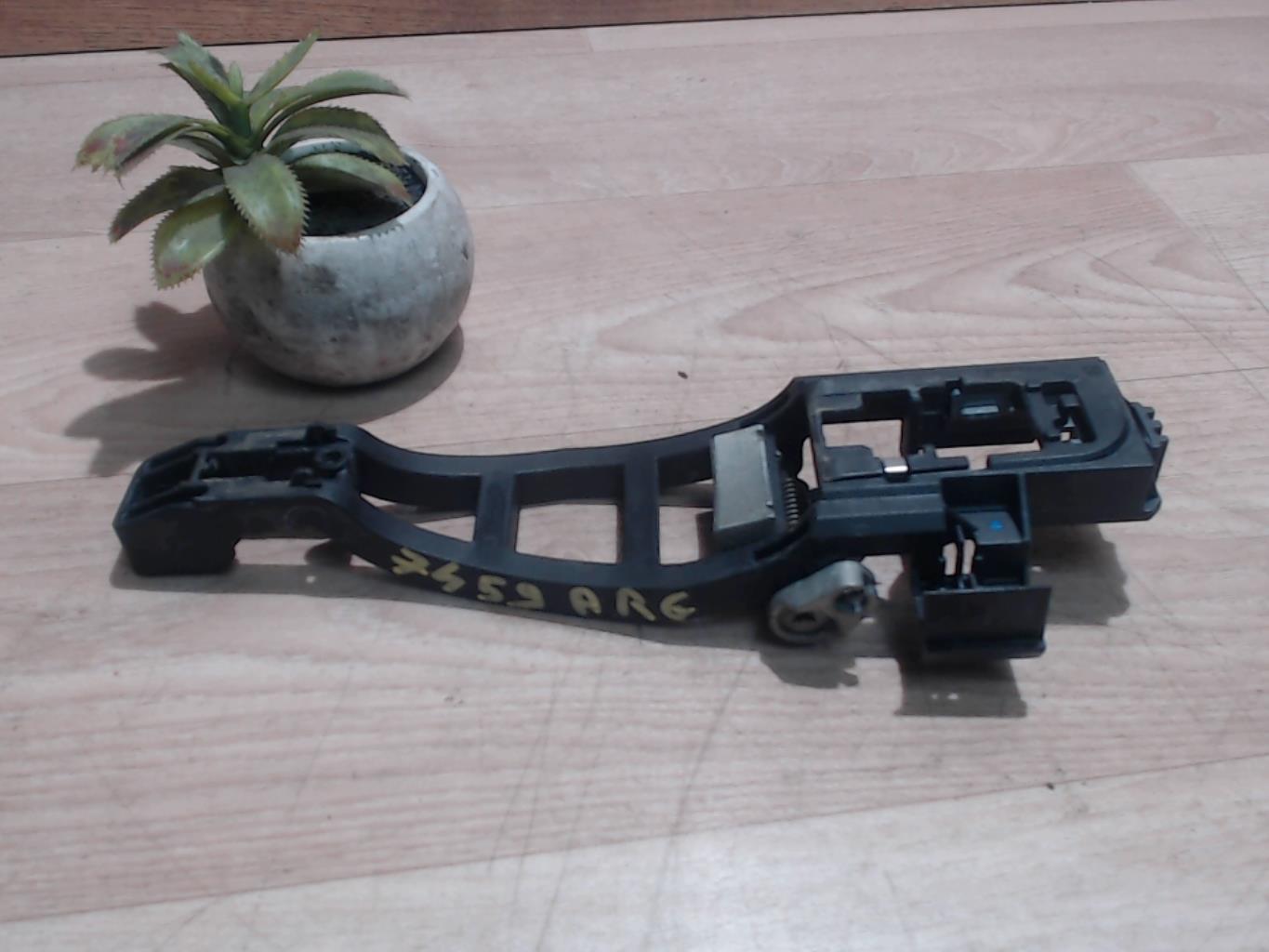 Support poignee porte arriere gauche FORD S-MAX 1 PHASE 1 Essence - 1