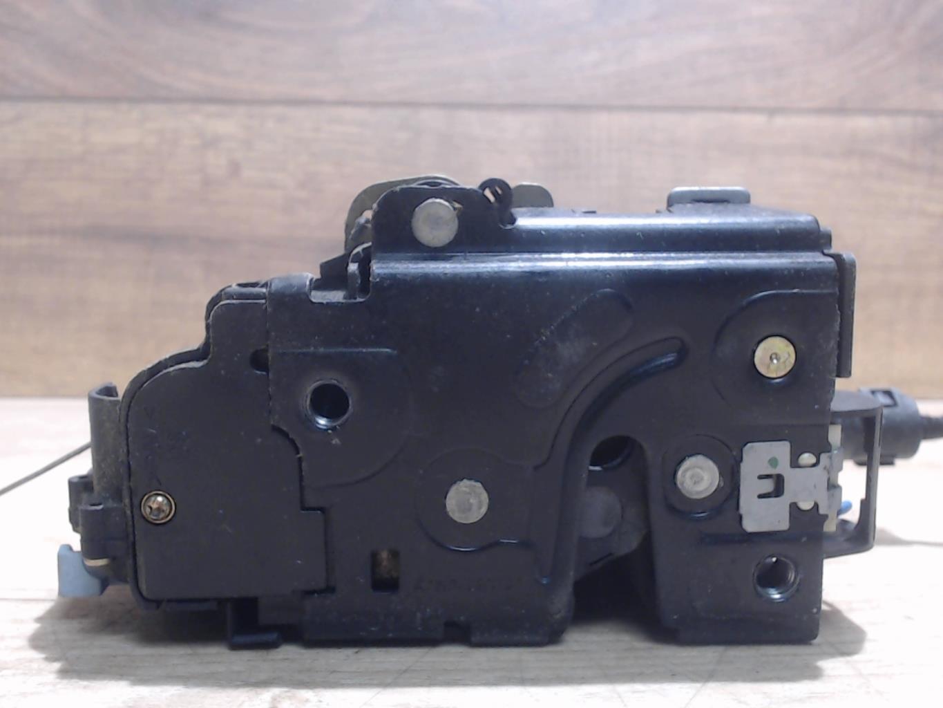 Serrure avant droit VOLKSWAGEN CADDY 3 PHASE 1 Diesel - 1