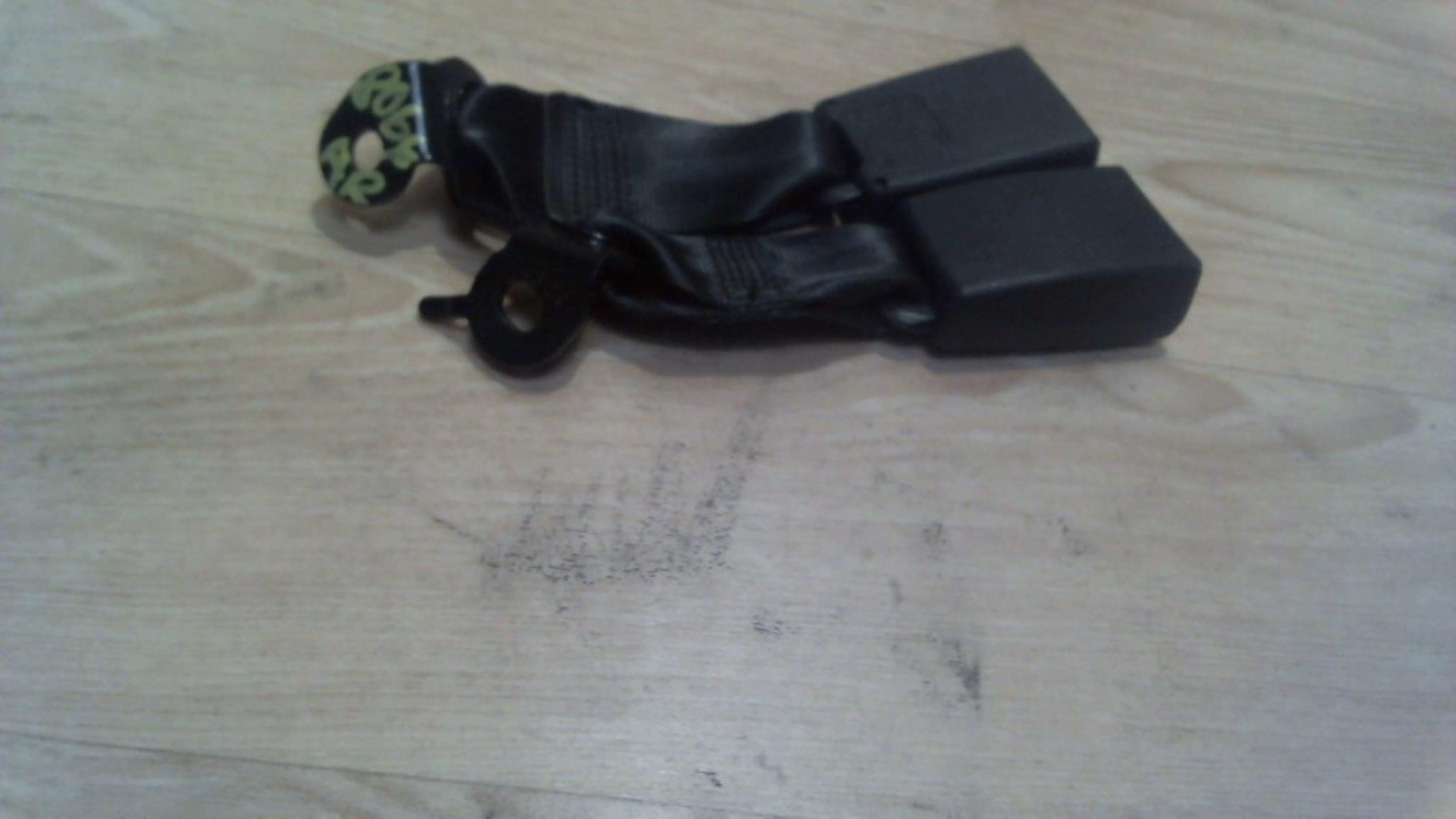 Attache ceinture arriere centrale CITROEN C3 2 PHASE 1 Diesel - 1