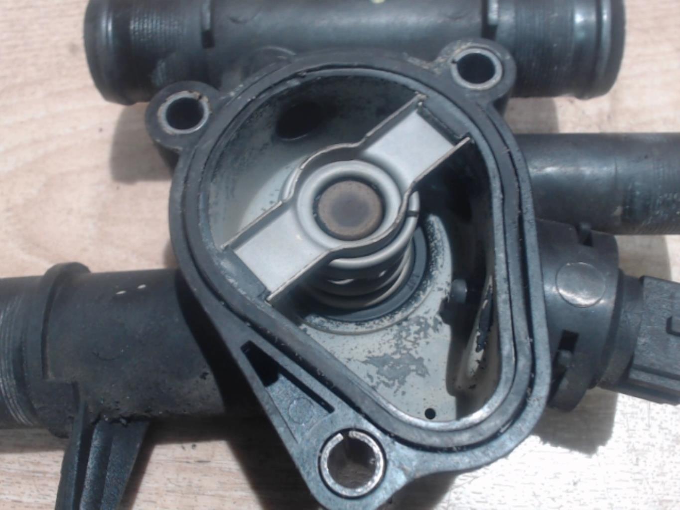 Boitier eau RENAULT MEGANE 2 PHASE 1 Diesel - 1
