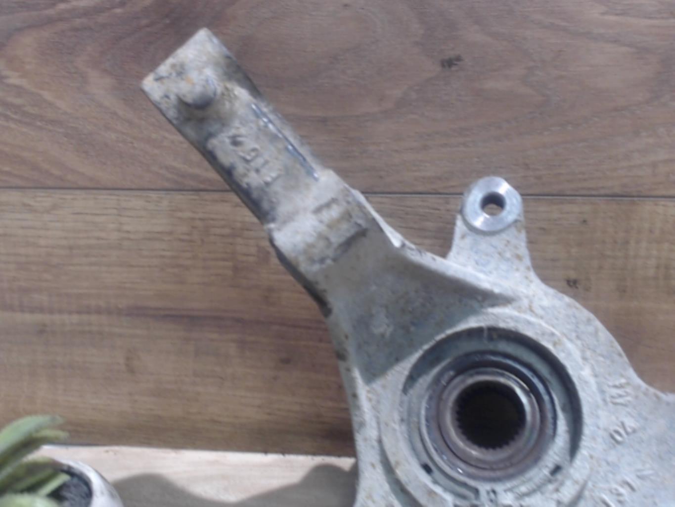 Moyeu avant gauche RENAULT LAGUNA 2 PHASE 2 Diesel - 1