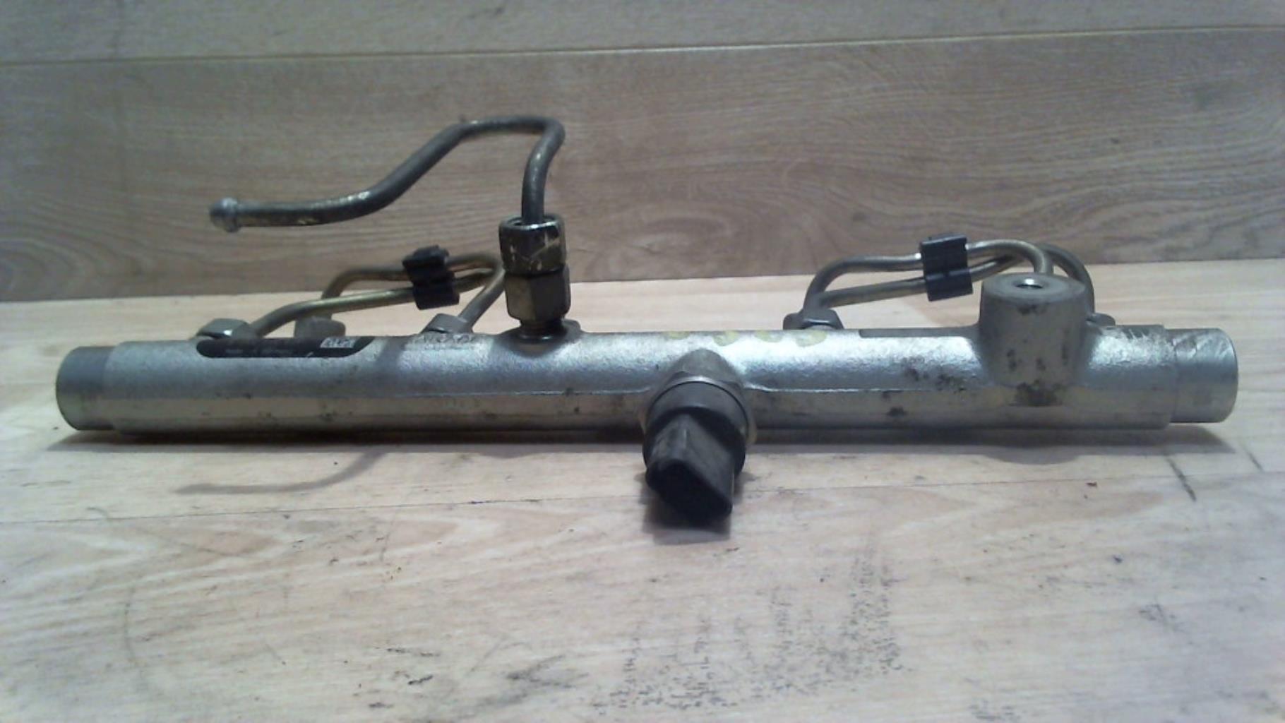 Rampe injection SUZUKI SWIFT 3 Essence - 1