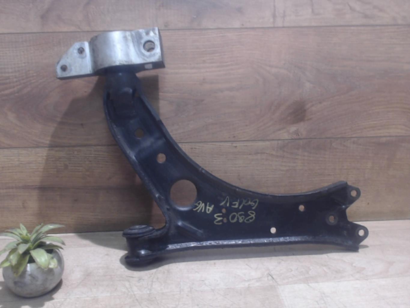 Triangle avant gauche VOLKSWAGEN GOLF 5 Diesel - 1