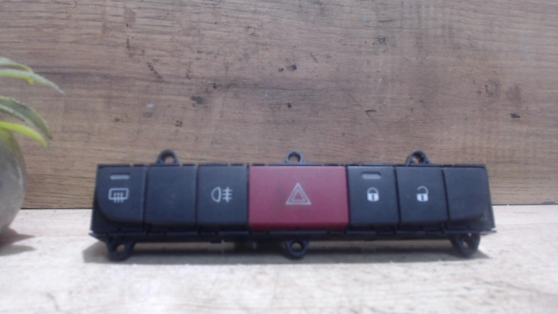 Bouton de warning PEUGEOT BOXER 3 PHASE 1 Diesel - 1