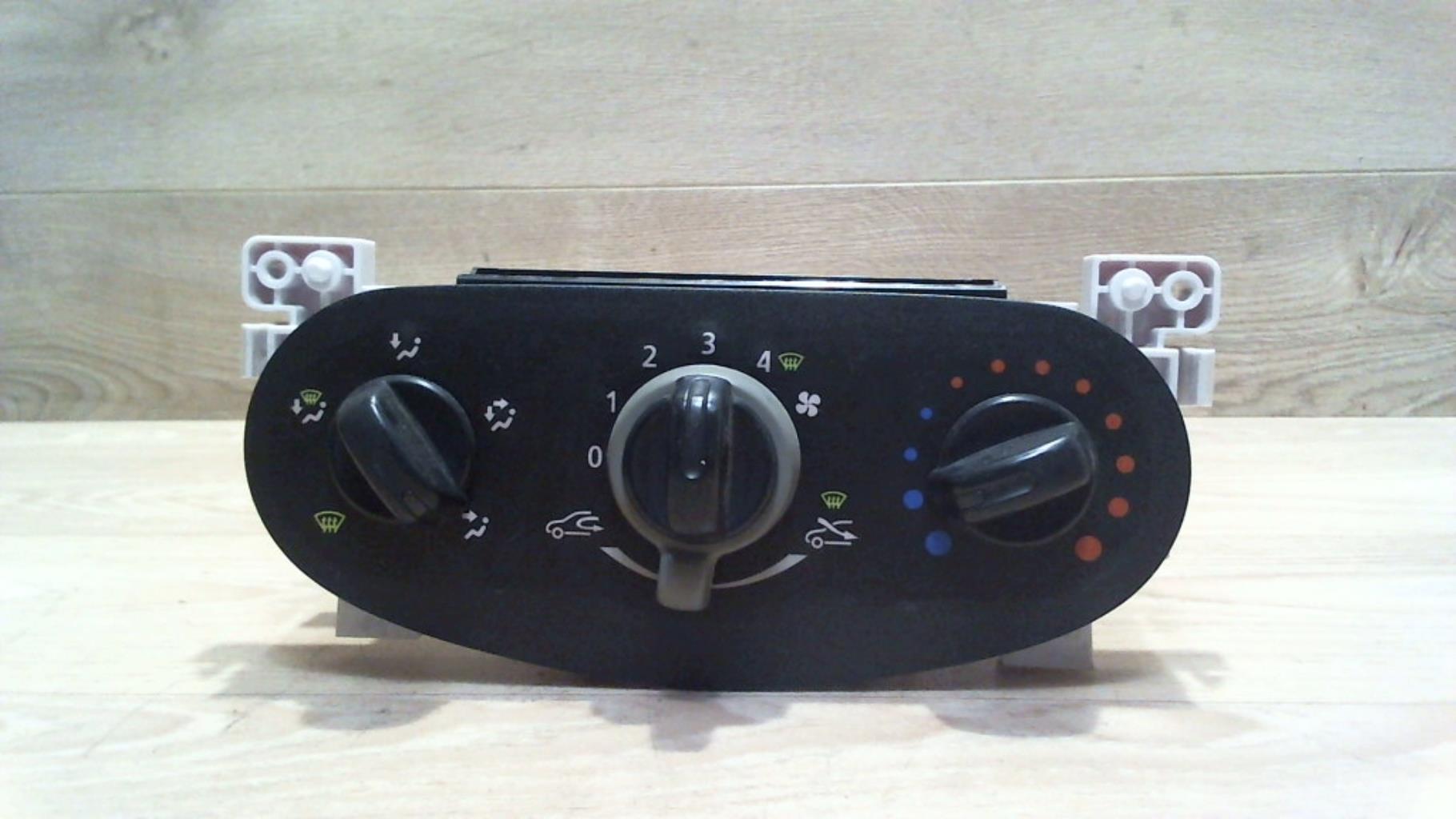 Commande chauffage DACIA SANDERO 1 Essence - 1