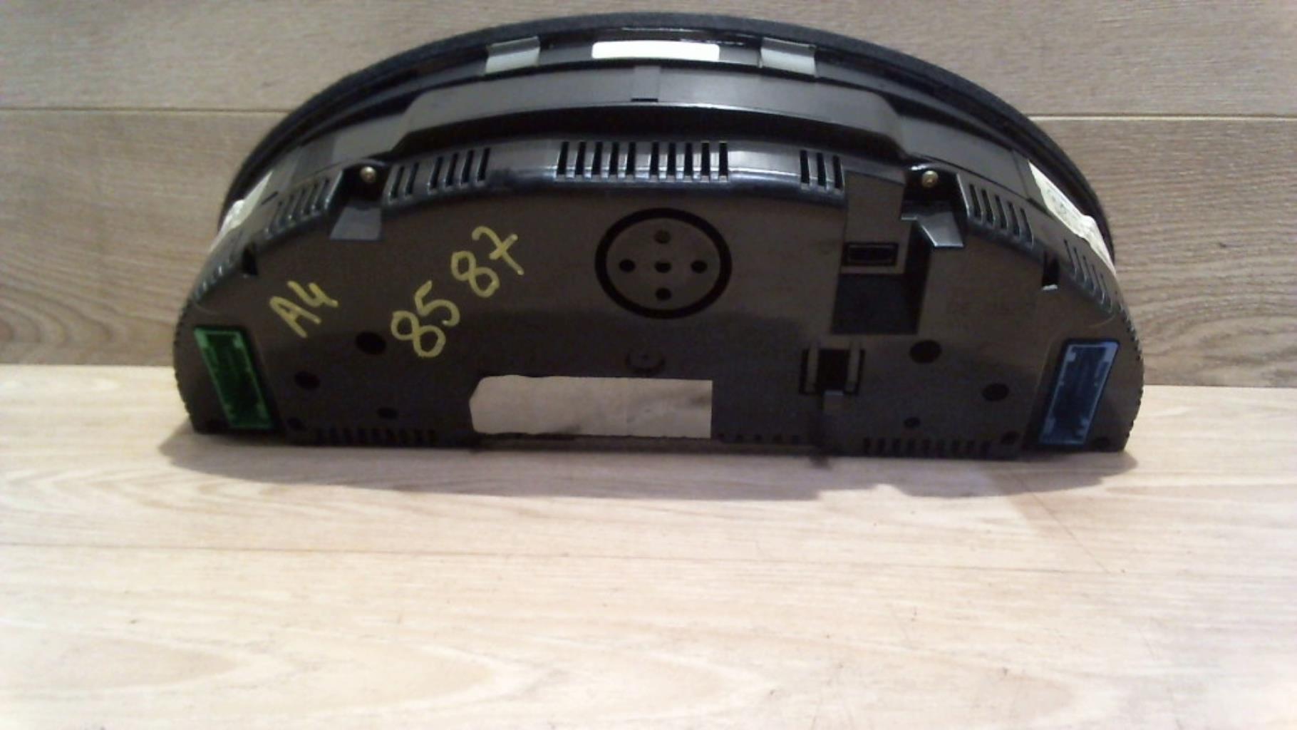 Compteur AUDI A4 2 AVANT PHASE 1 BREAK Diesel - 1