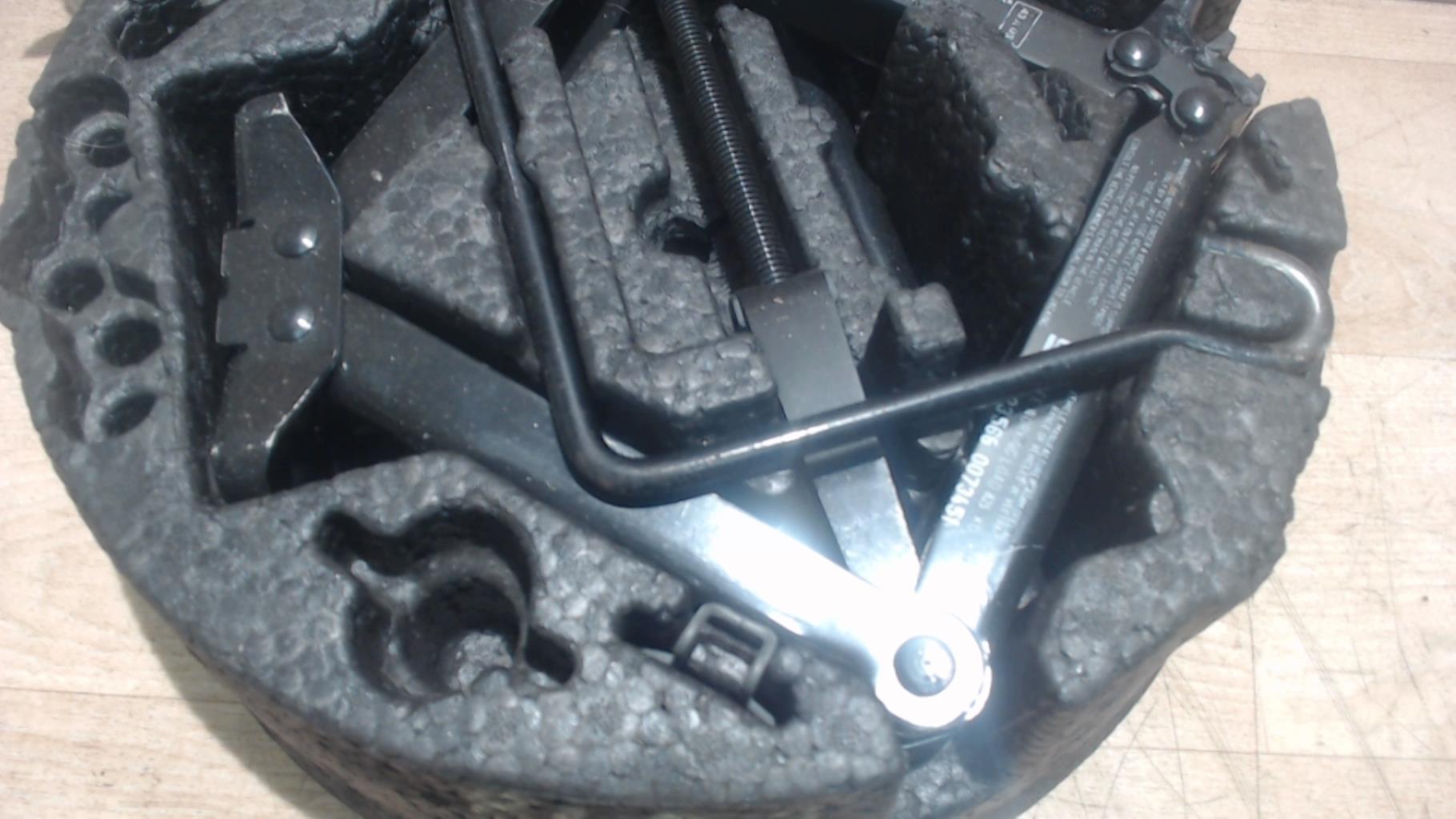 Cric (Ensemble depannage) OPEL VECTRA C PHASE 1 BREAK Diesel - 1