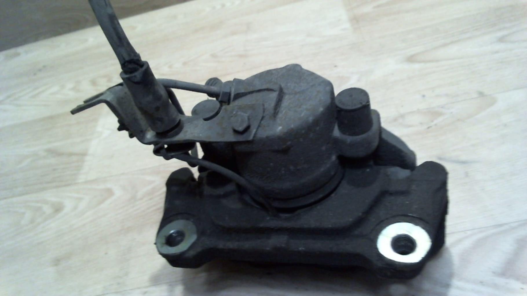 Etrier avant droit (freinage) AUDI A4 2 AVANT PHASE 1 BREAK Diesel - 1