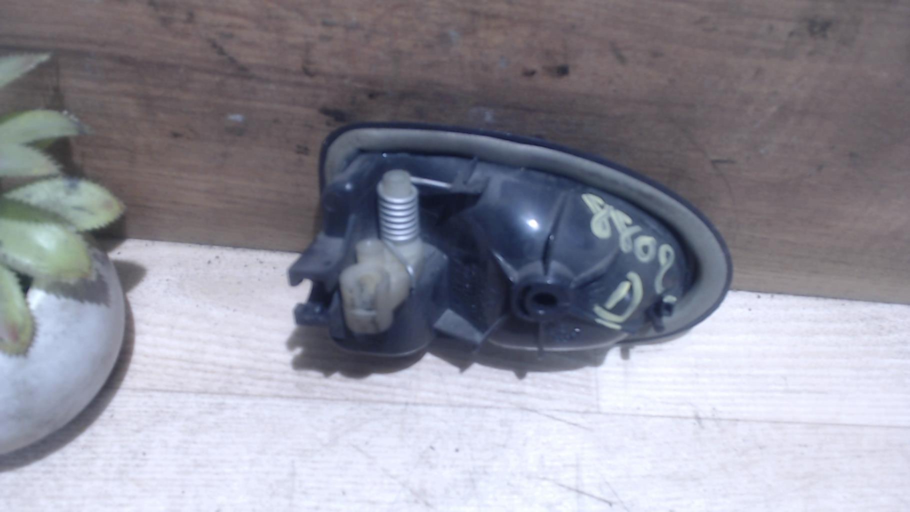 Poignee interieur avant droit RENAULT TRAFIC 2 PHASE 1 Diesel - 1