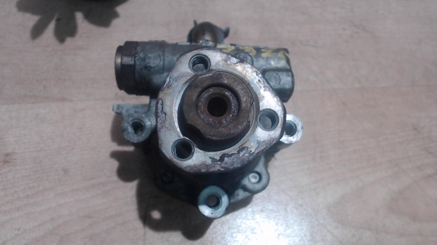 Pompe de direction VOLKSWAGEN GOLF 4 Essence - 1
