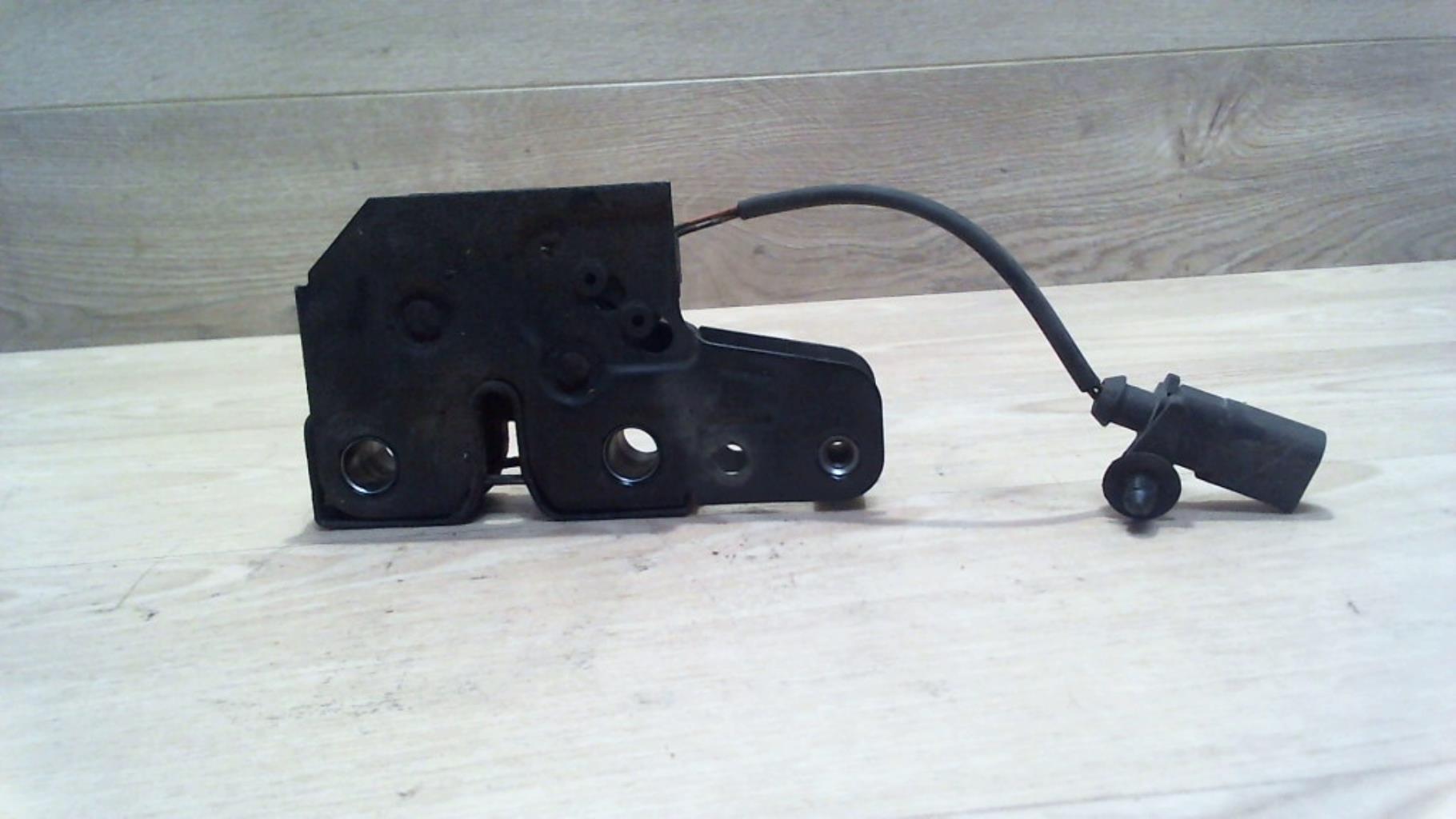 Serrure de capot VOLKSWAGEN POLO 4 PHASE 1  - 1