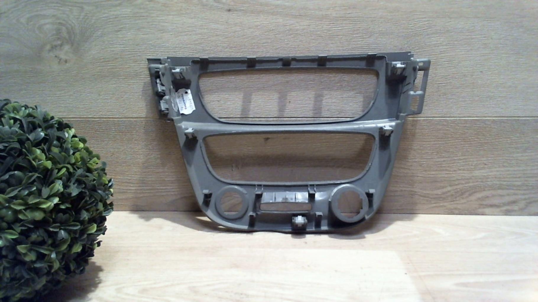Console central (interieur plastique) RENAULT MEGANE 3 PHASE 1 BREAK  - 1