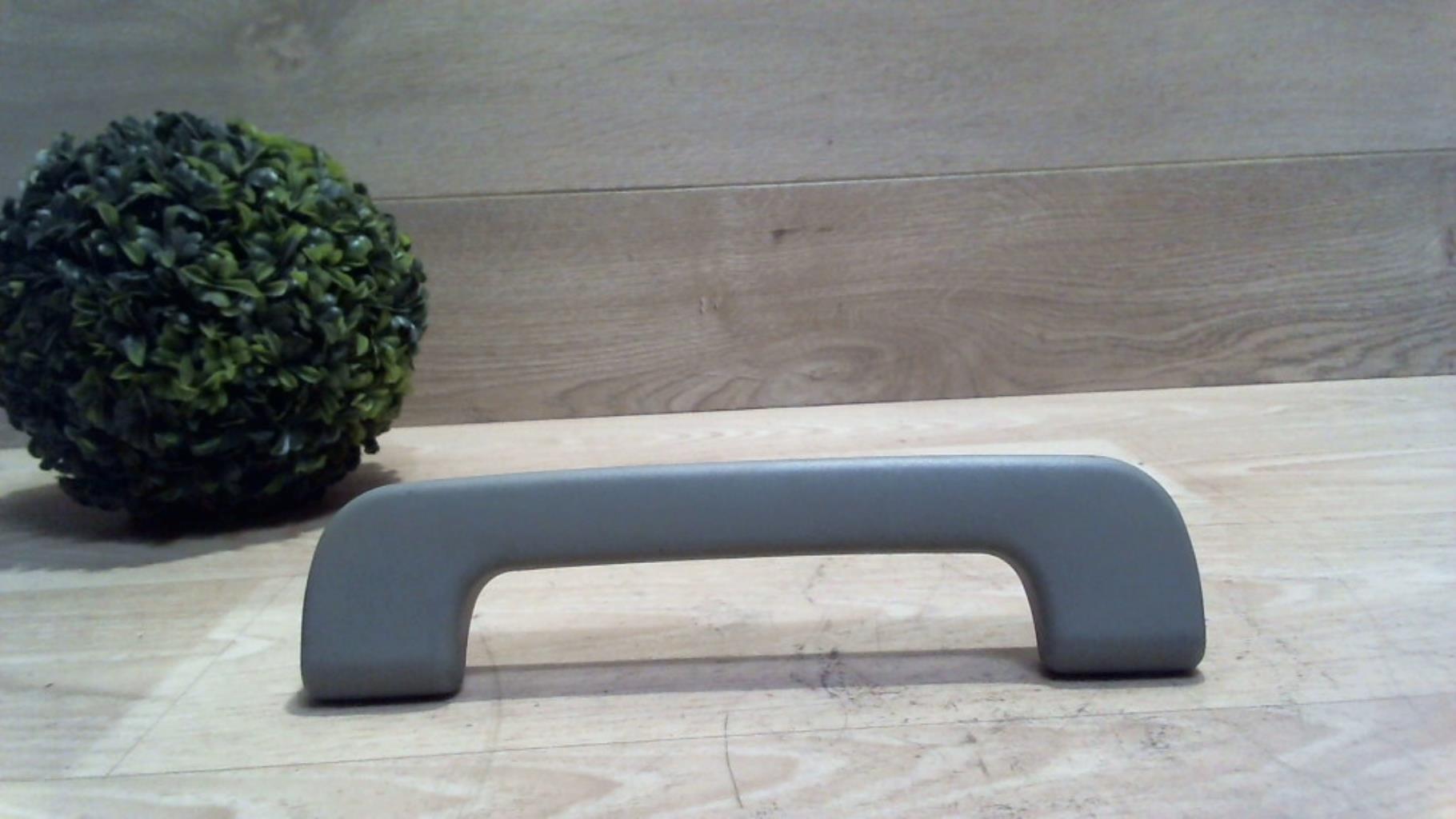 Poignee de maintien arriere gauche AUDI A6 2 PHASE 2 Diesel - 1