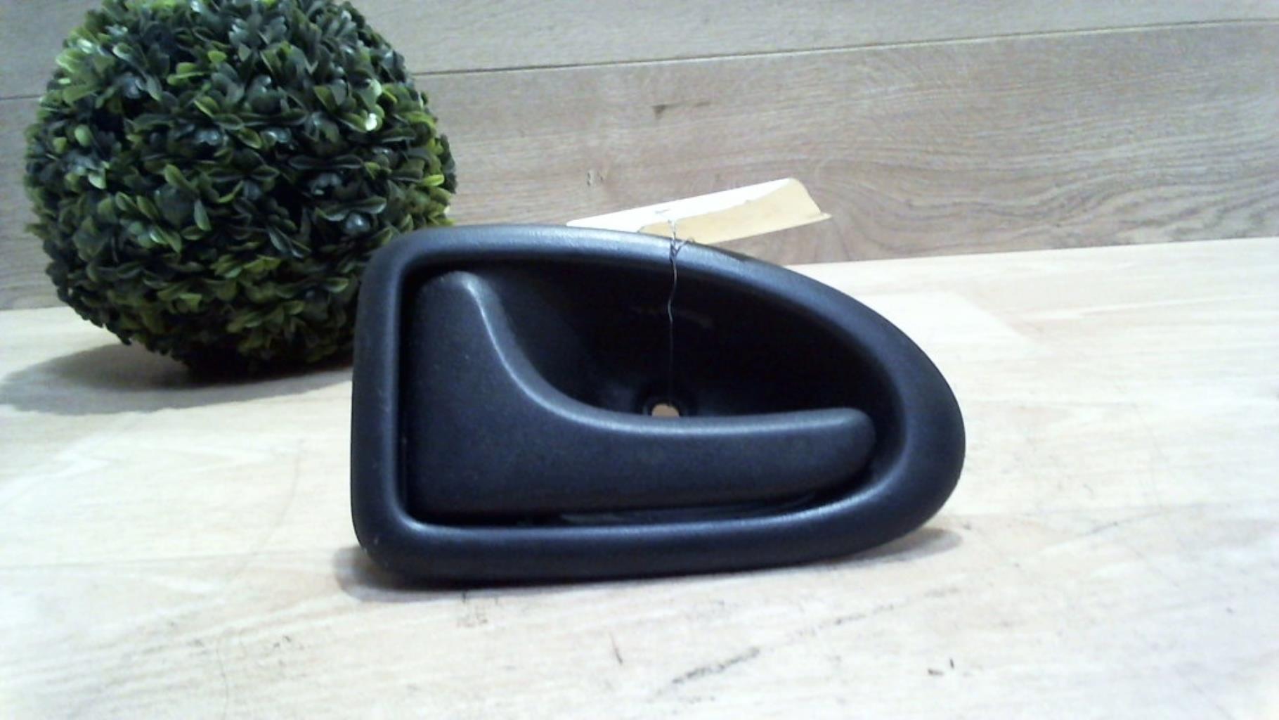 Poignee interieur avant gauche RENAULT CLIO 2  - 1