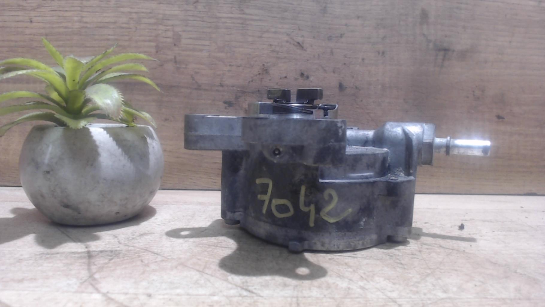 Pompe à vide PEUGEOT 407 PHASE 1 BREAK Diesel - 1
