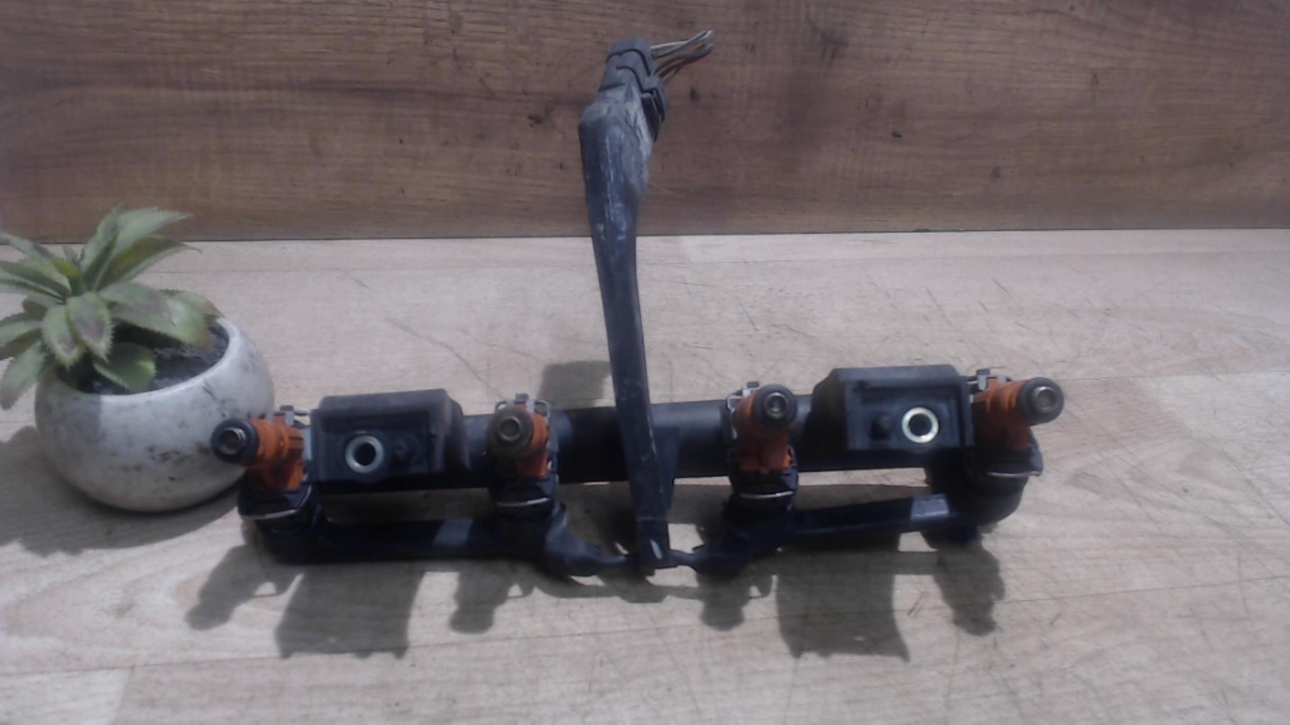 Rampe injection PEUGEOT 307 PHASE 1 Essence - 1
