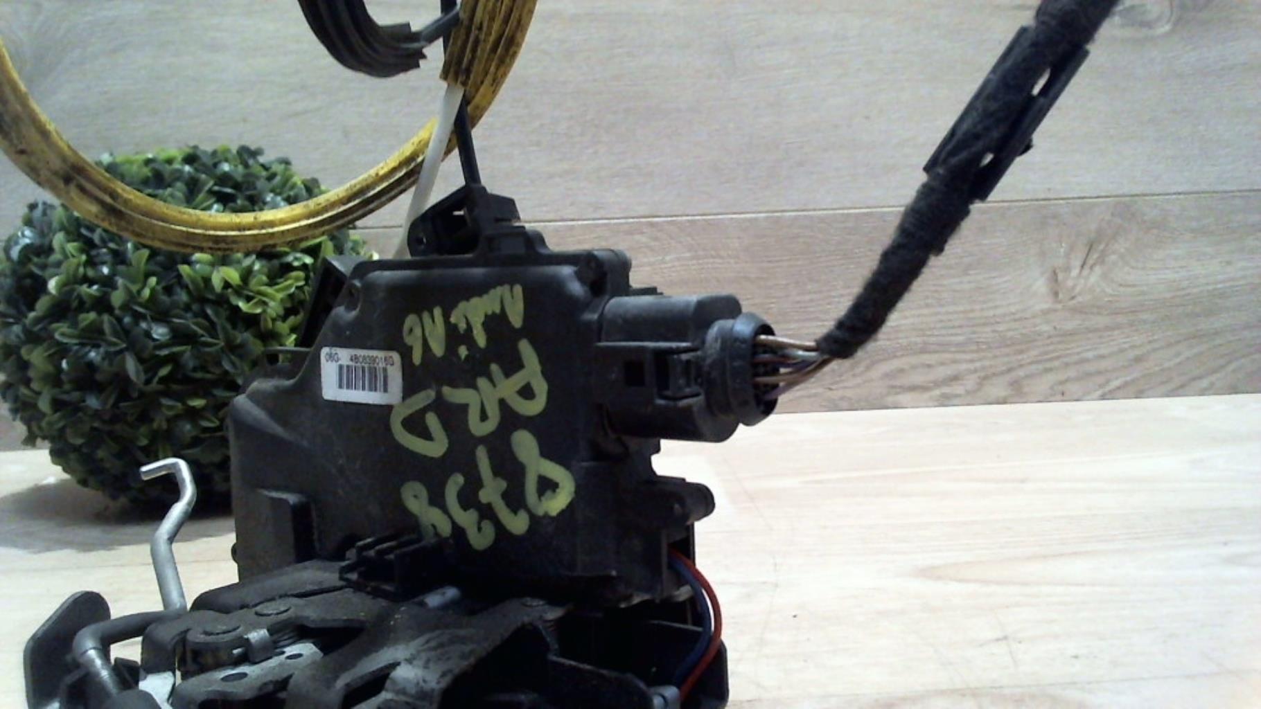 Serrure arriere droit AUDI A6 2 PHASE 2 Diesel - 1
