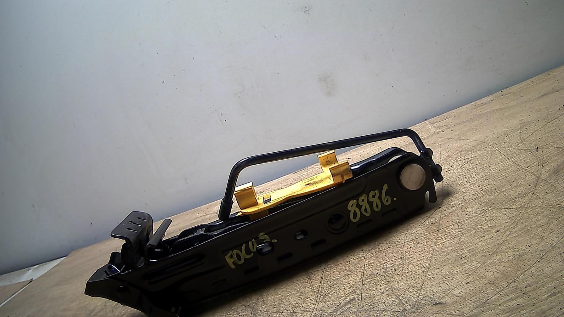 Cric FORD FOCUS 1 BREAK Essence - 1