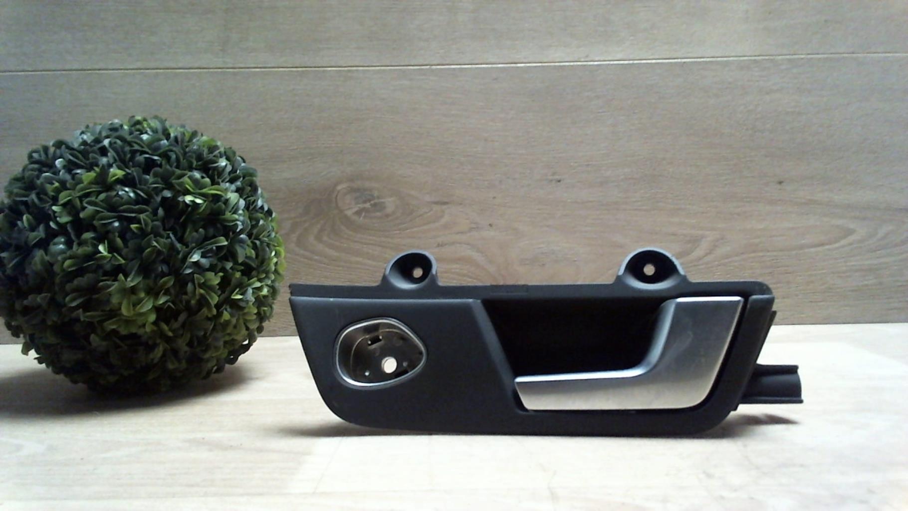 Poignee interieur avant droit AUDI A4 2 AVANT PHASE 2 BREAK Diesel - 1