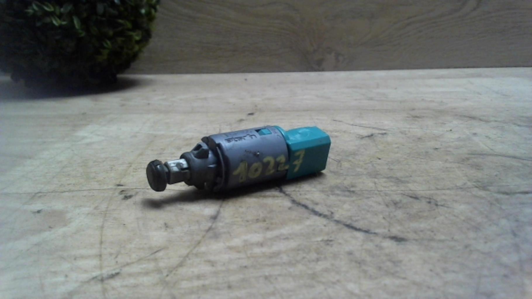 Contacteur feu stop RENAULT MEGANE 3 PHASE 1 Diesel - 1