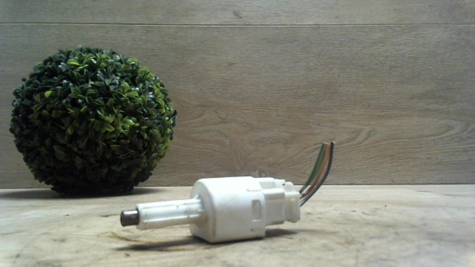 Contacteur feu stop SUZUKI SWIFT 3 Diesel - 1