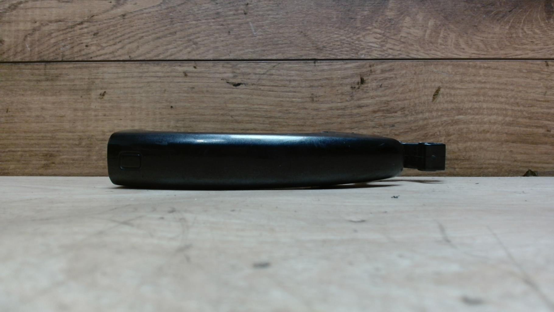 Poignee porte avant droit AUDI A4 3 AVANT PHASE 1 BREAK Diesel - 1