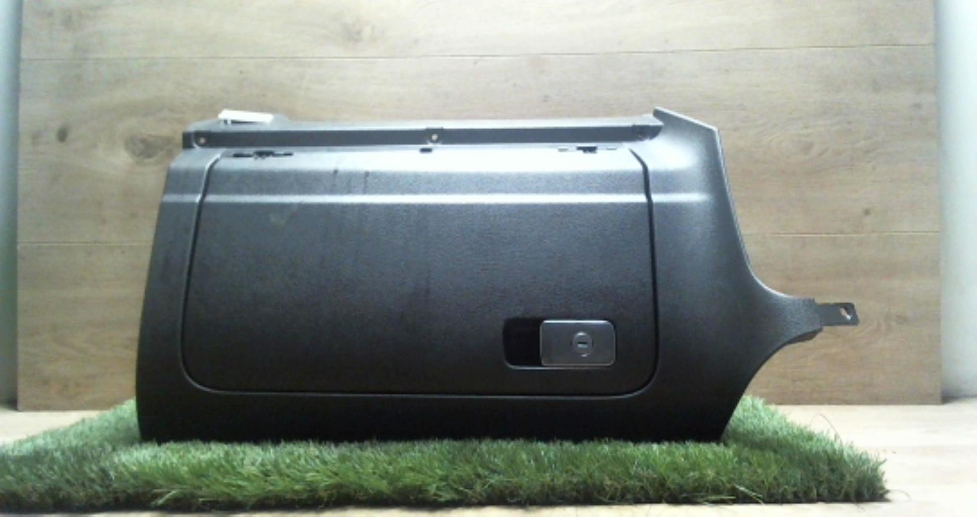 Boite a gants VOLKSWAGEN GOLF 5 Diesel - 1