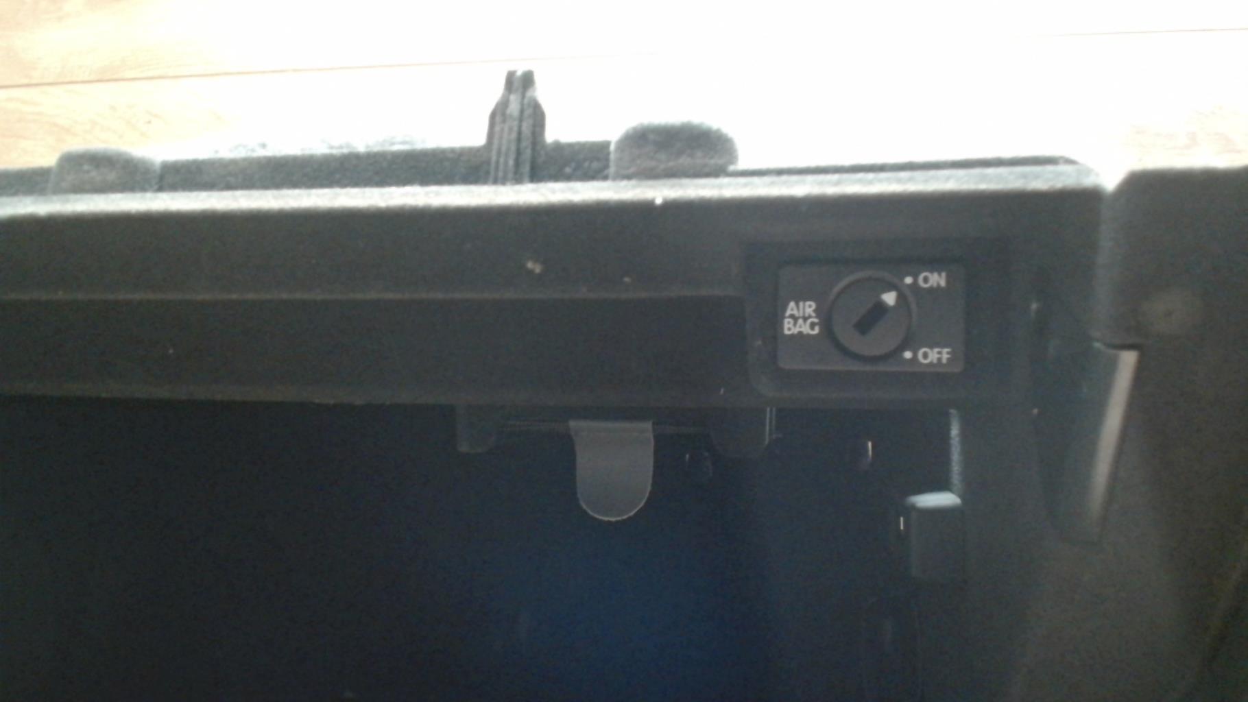 Boite a gants AUDI A4 3 AVANT PHASE 1 BREAK Diesel - 1