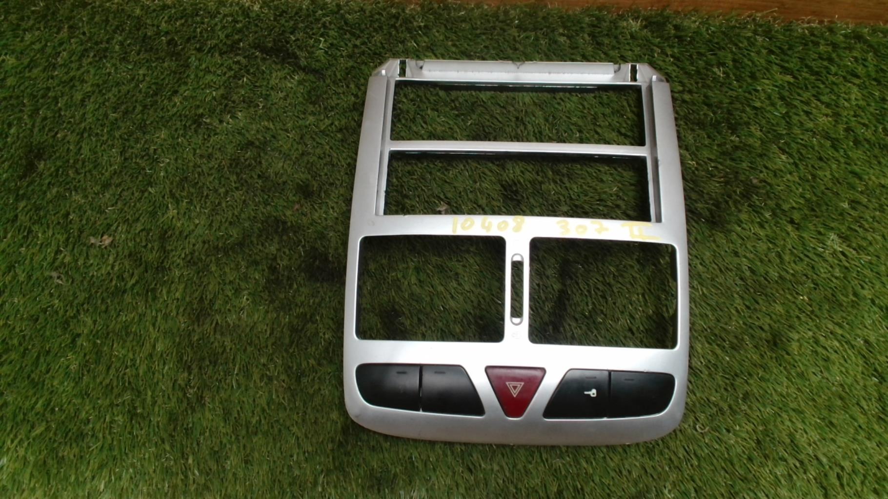 Bouton de warning PEUGEOT 307 PHASE 2 BREAK Diesel - 1