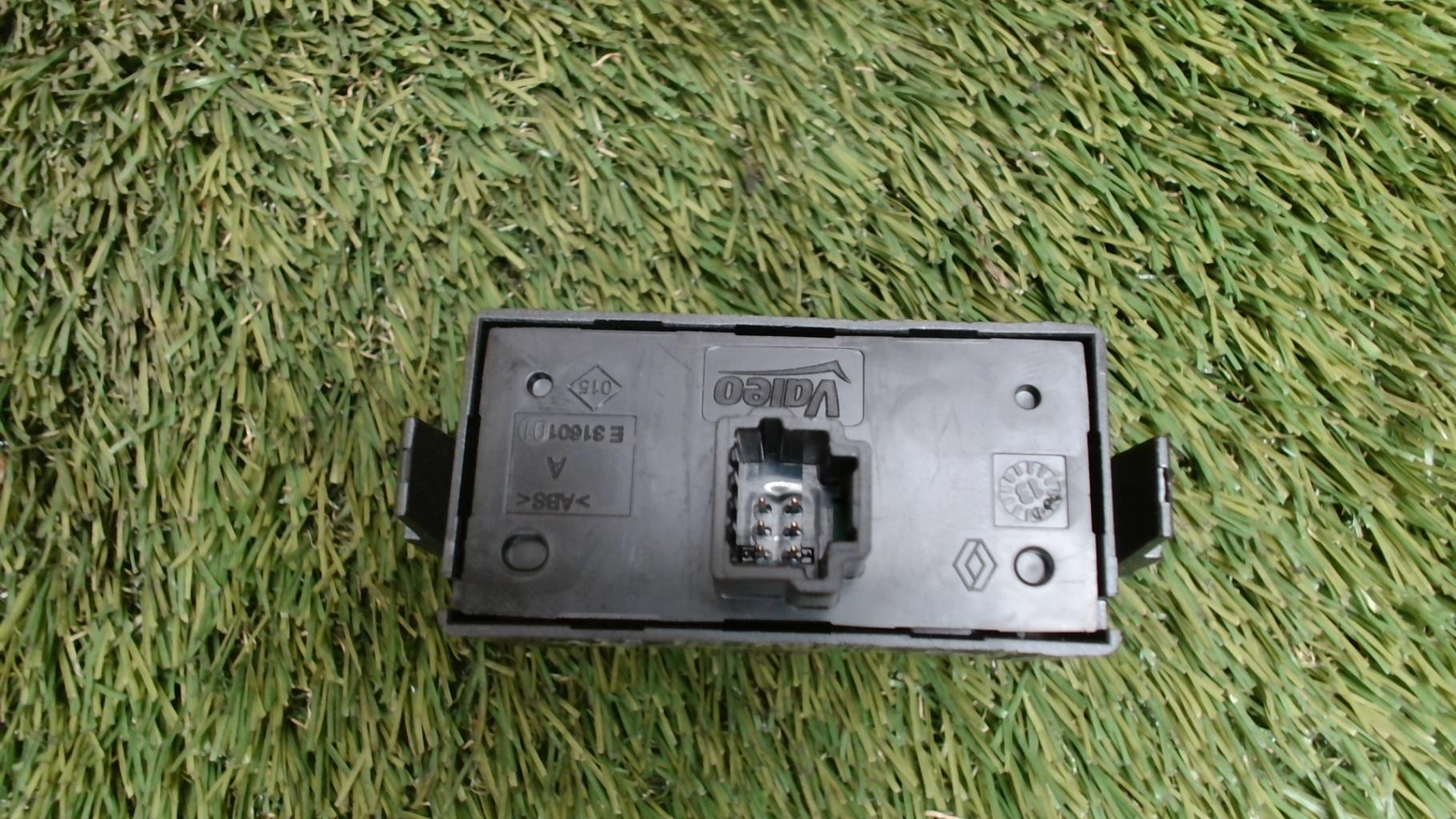 Bouton de warning RENAULT CLIO 2 PHASE 2 Essence - 1