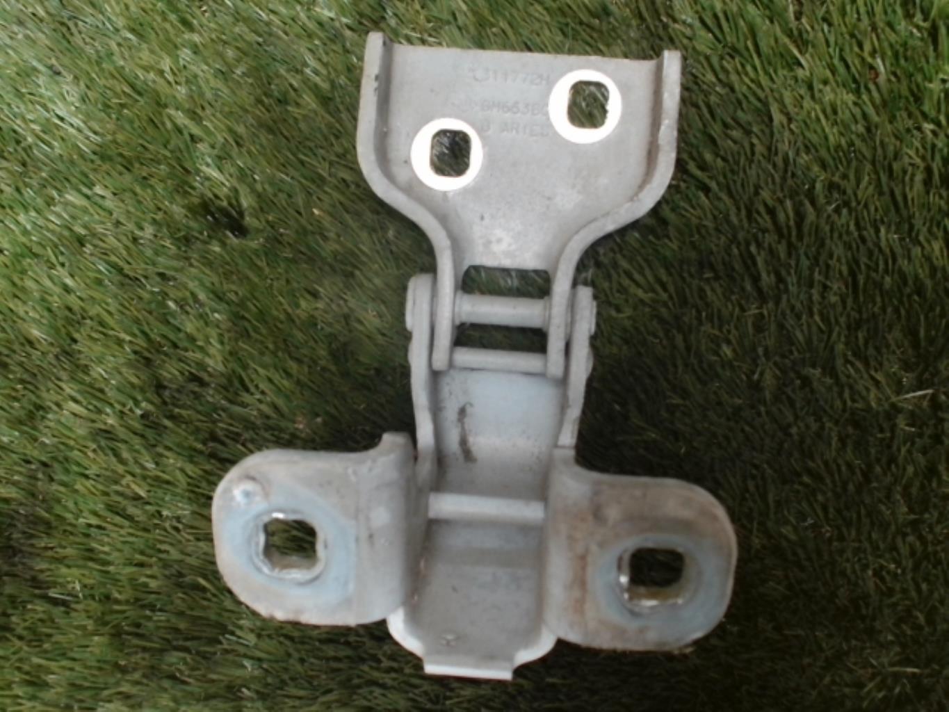 Charniere de porte avant droit RENAULT TRAFIC 2 PHASE 1 Diesel - 1
