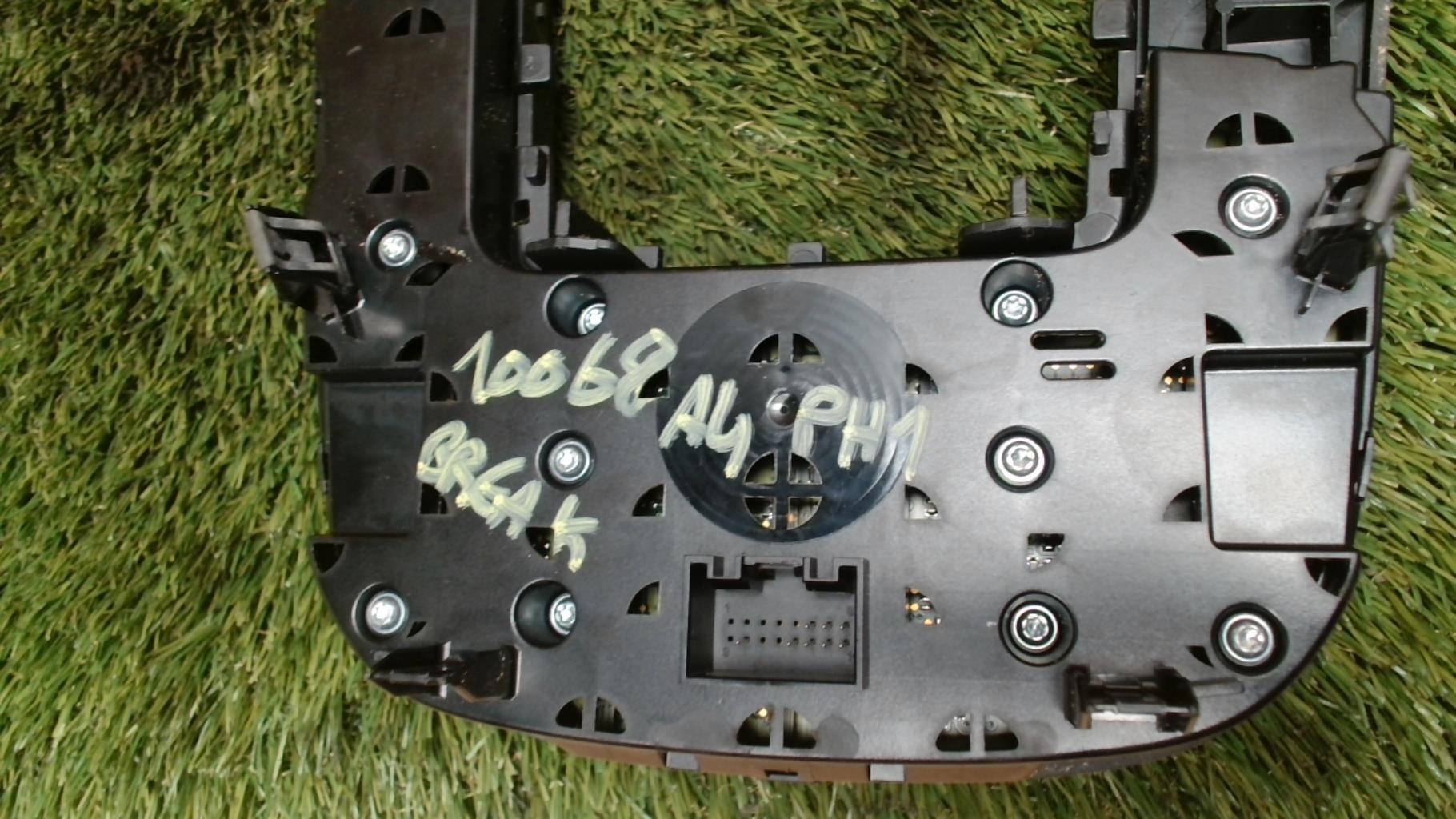 Commande autoradio AUDI A4 3 AVANT PHASE 1 BREAK Diesel - 1