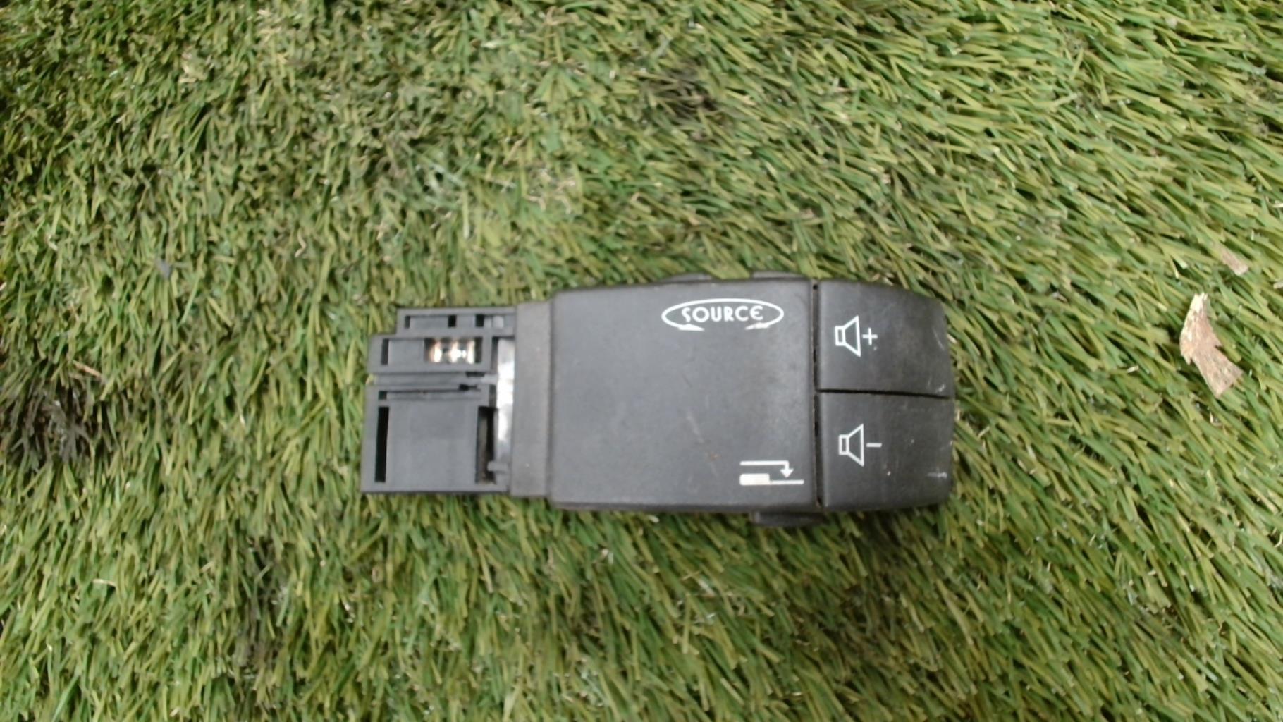 Commande autoradio CITROEN SAXO PHASE 2 Essence - 1