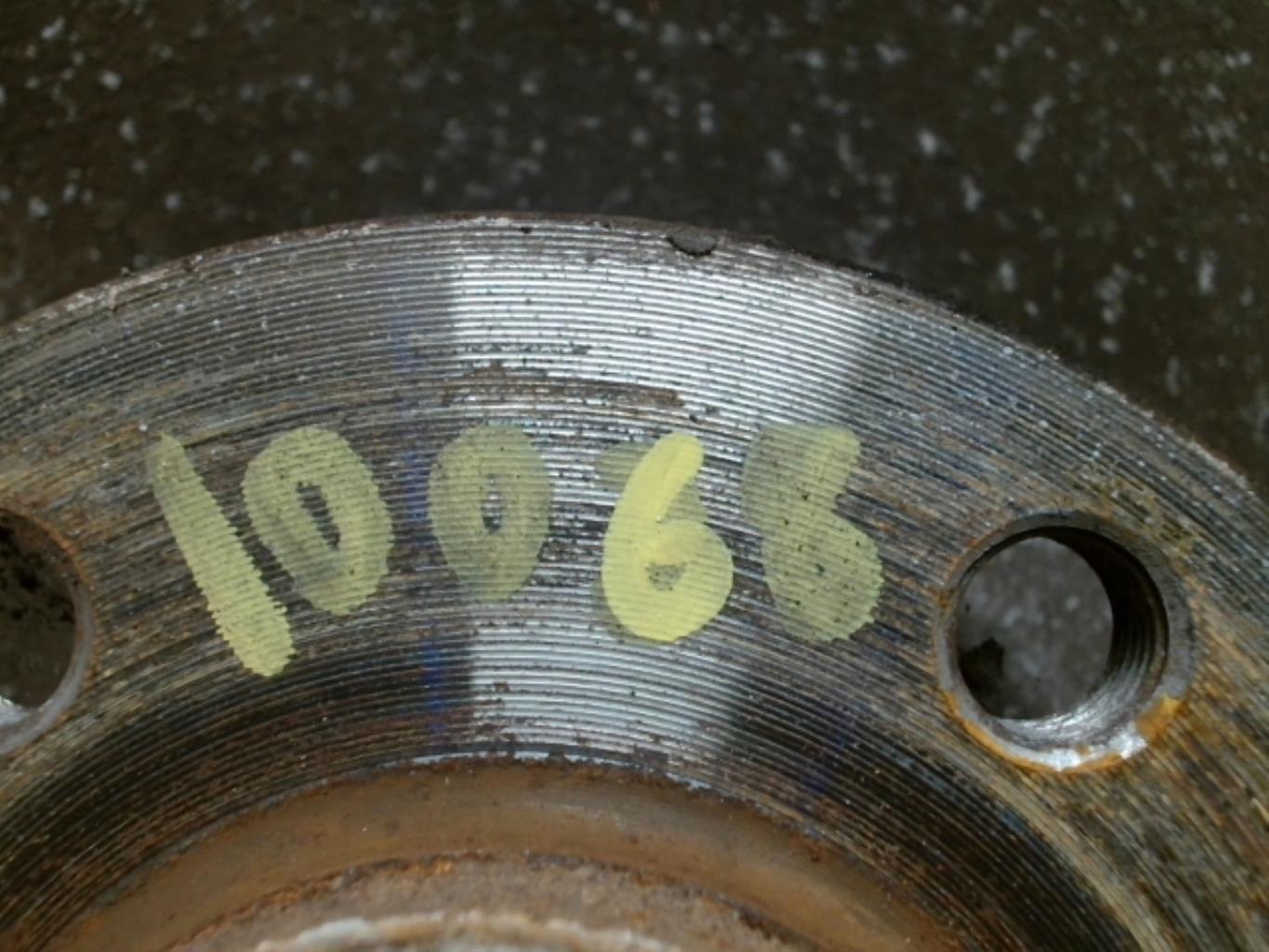 Moyeu arriere droit AUDI A4 3 AVANT PHASE 1 BREAK Diesel - 1