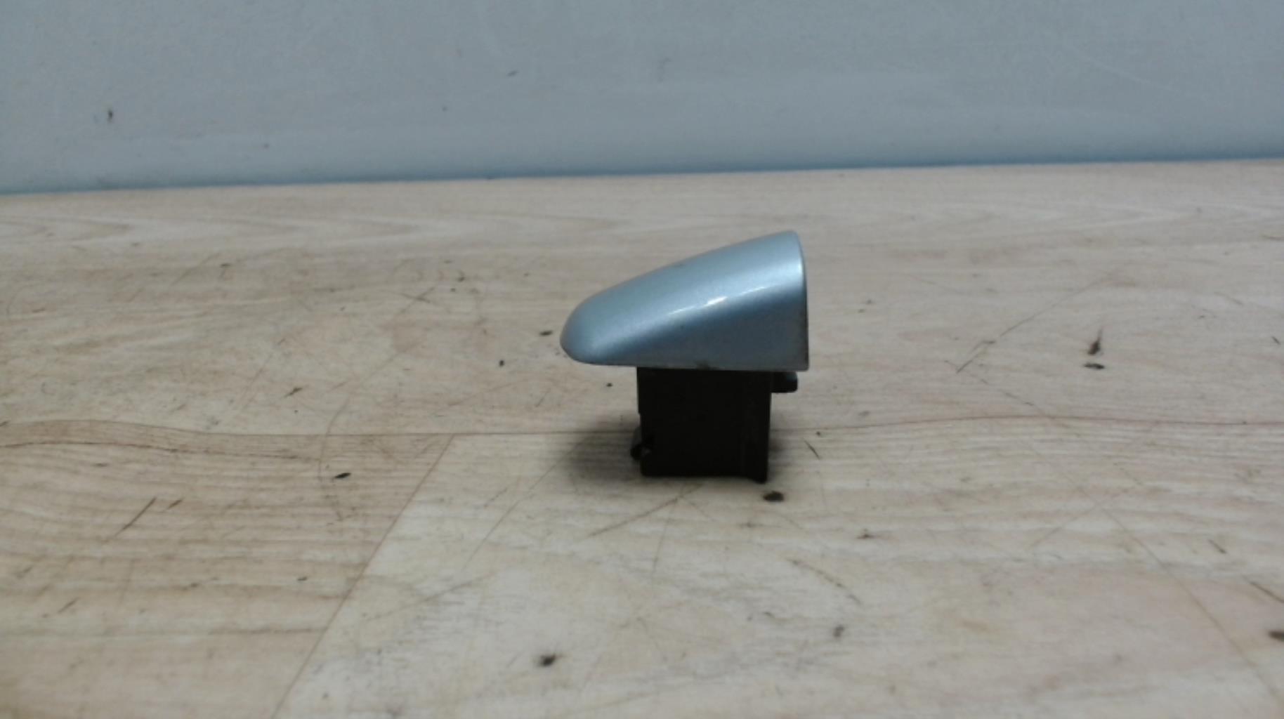 Bouton/Interrupteur PEUGEOT 407 PHASE 1 Diesel - 1