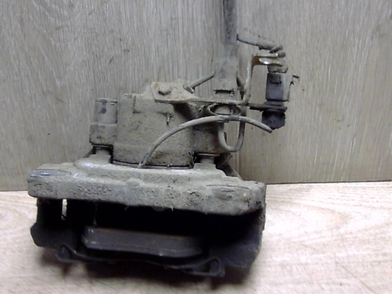 Etrier avant gauche (freinage) AUDI A4 2 AVANT PHASE 2 BREAK Diesel - 1