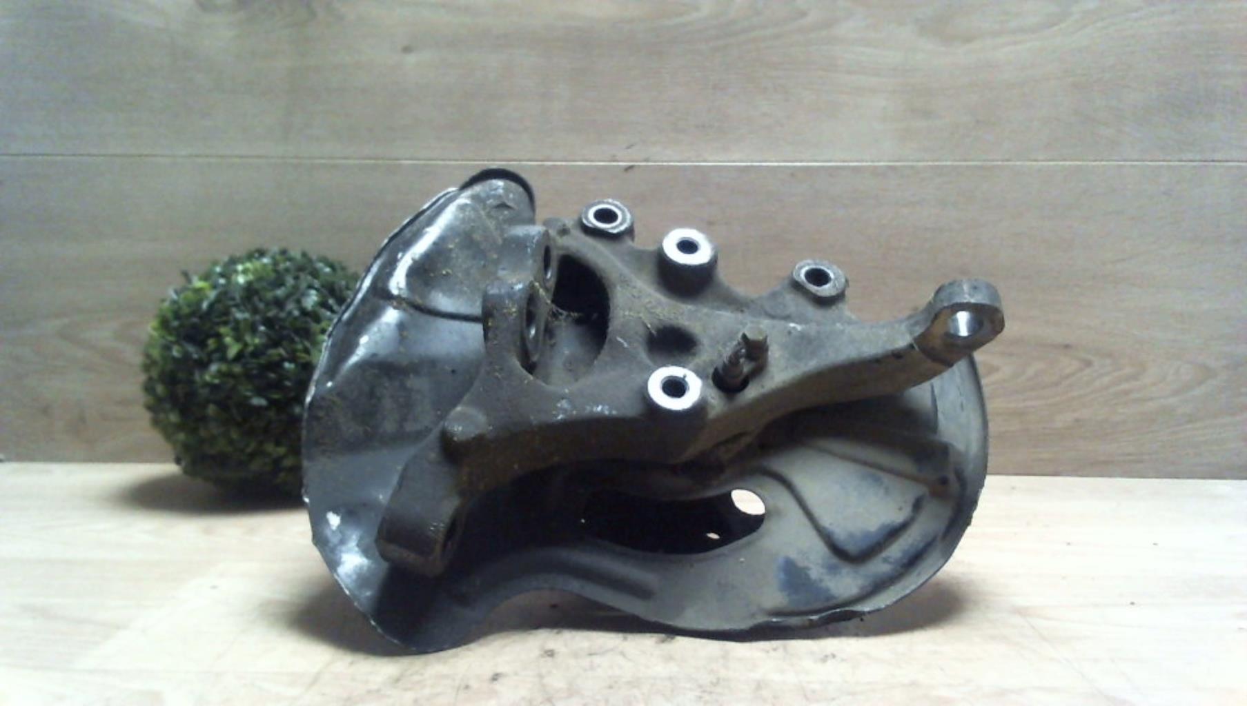 Moyeu avant gauche MERCEDES CLASSE C 203 PHASE 1 Diesel - 1