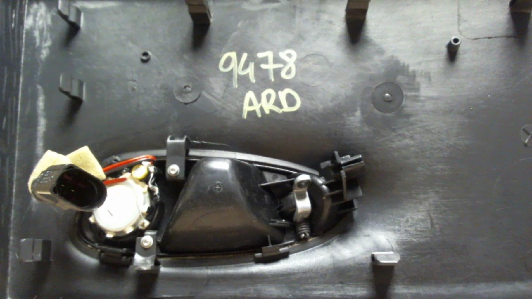 Poignee interieur arriere droit SEAT LEON 2 PHASE 1 Diesel - 1