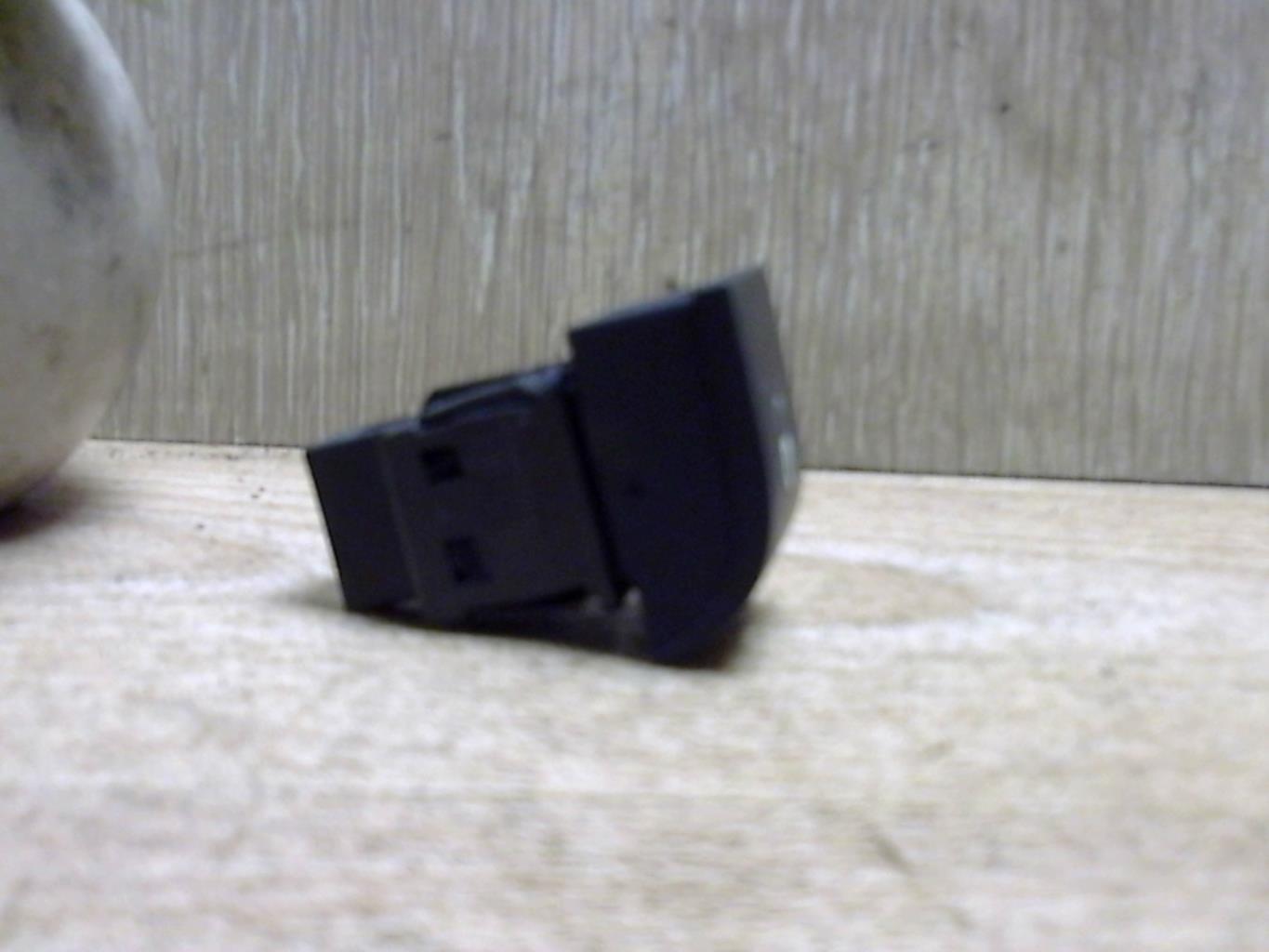 Bouton/Interrupteur PEUGEOT 207 PHASE 1 Diesel - 1