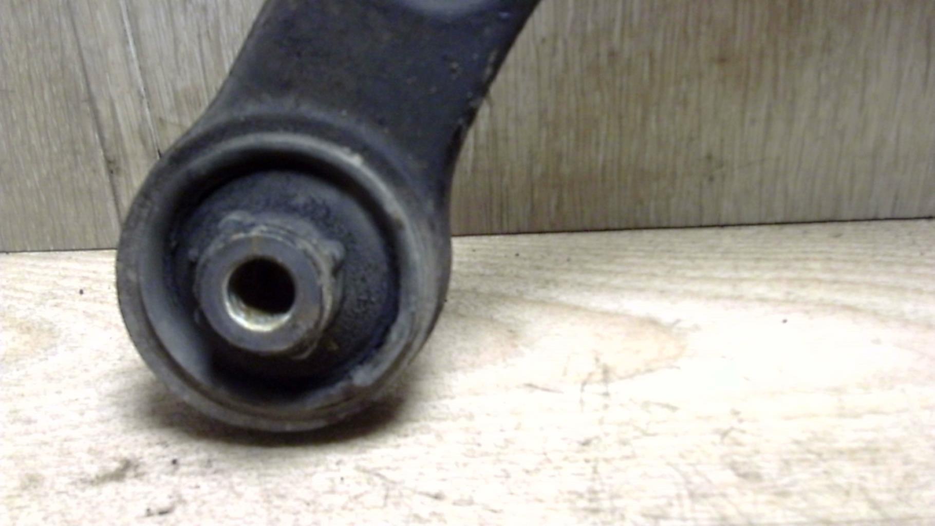 Triangle avant droit PEUGEOT 307 PHASE 1 BREAK Diesel - 1