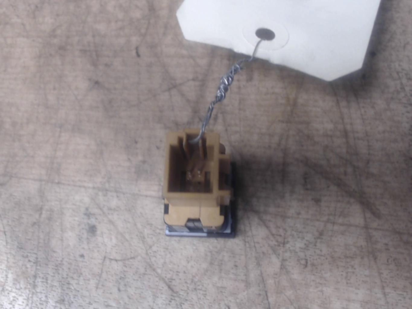 Bouton/Interrupteur VOLKSWAGEN POLO 5 PHASE 2 Diesel - 1