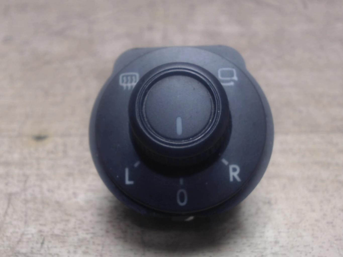 Bouton/Interrupteur VOLKSWAGEN POLO 5 PHASE 2 Diesel - 1