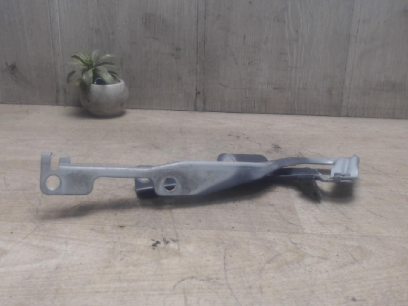 Charniere de capot PEUGEOT 207 PHASE 1 Diesel - 1