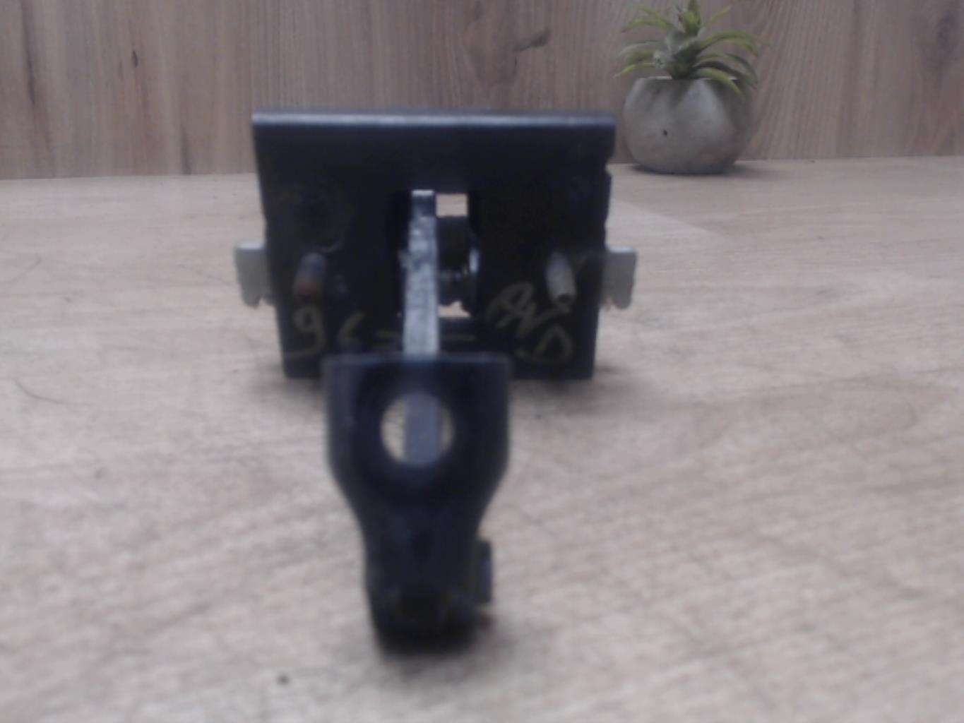 Charniere de porte avant droit CITROEN C4 2 PHASE 1 Diesel - 1